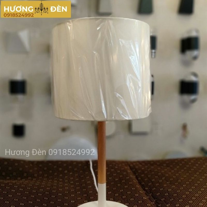 den-de-ban-trang-tri-chinh-hang-db2084